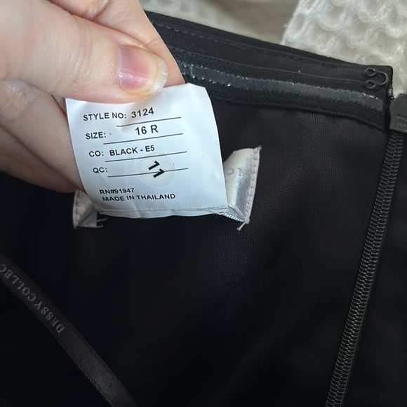 Dessy Collection OFF-THE-SHOULDER PLEATED CAP SLEEVE A-LINE MAXI DRESS IN BLACK - Picture 7 of 8